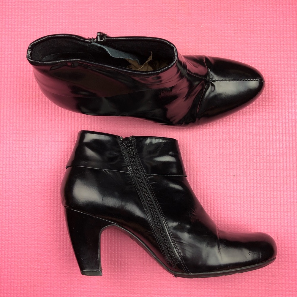 Born Crown Black Patent Leather Foldover Booties 9